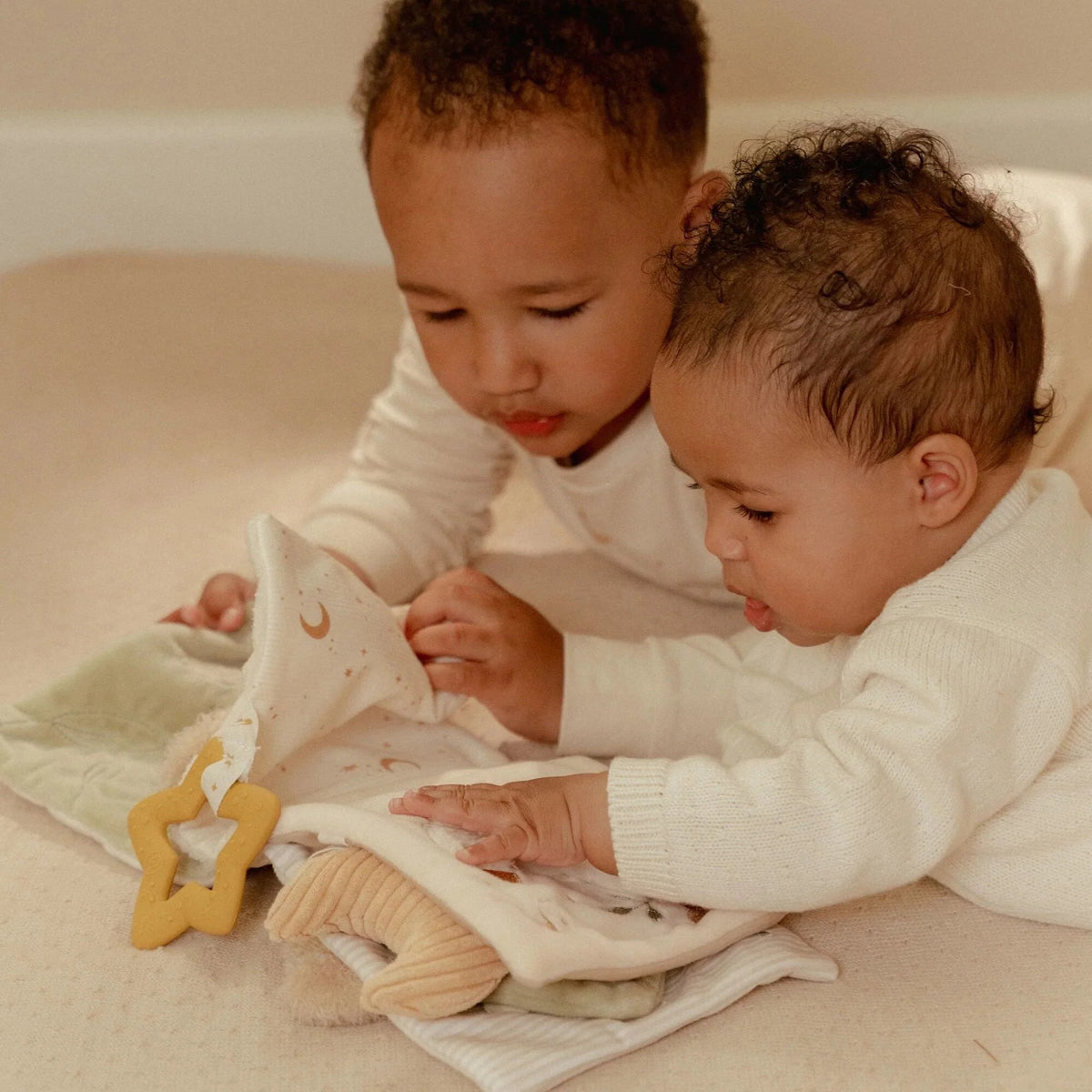Livre d'activités tissu - Newborn LITTLE DUTCH