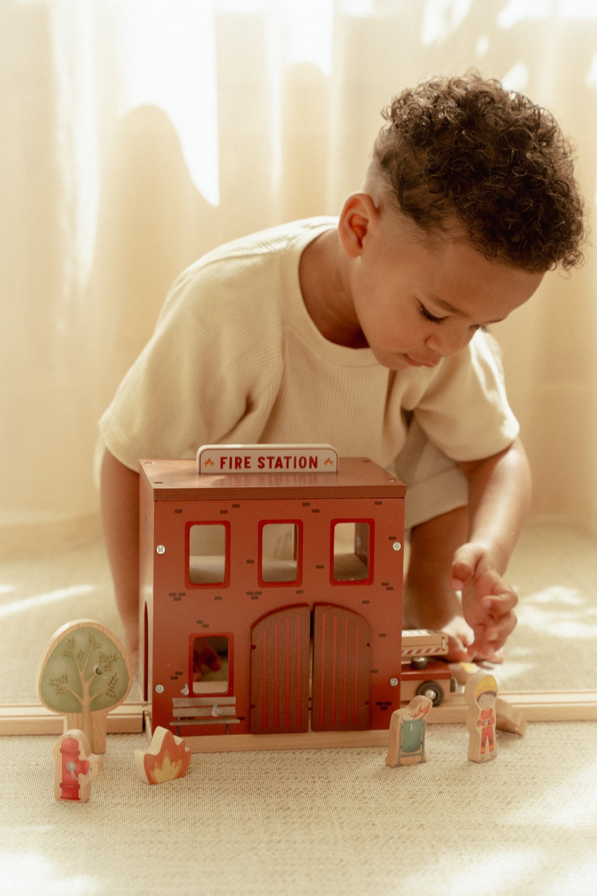 Caserne de pompiers en bois FSC – Jeu d’imitation LITTLE DUTCH