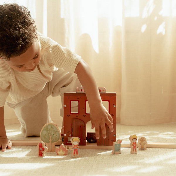 Caserne de pompiers en bois FSC – Jeu d’imitation LITTLE DUTCH