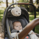Offrez des nuits sereines à bébé avec la peluche bruit blanc Lou 🐻. Portable et douce, sons apaisants (battements de cœur & bruit blanc), idéale poussette, siège auto & voyages