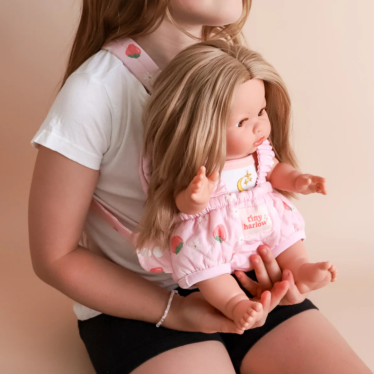 Porte-poupon Tiny Harlow – Strawberry Picnic