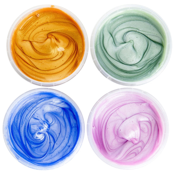 Coffret 4 pots peinture aux doigts “Mika Cristal”, naturelle et vegan, couleurs scintillantes quartz rose, jade, saphir et or. Texture crémeuse anti-éclaboussure, sûre pour les enfants, lavable à l’eau savonneuse.
