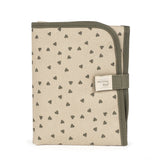 Tapis à langer bébé heart Poppy Moss vert – Motifs cœurs walking mum
