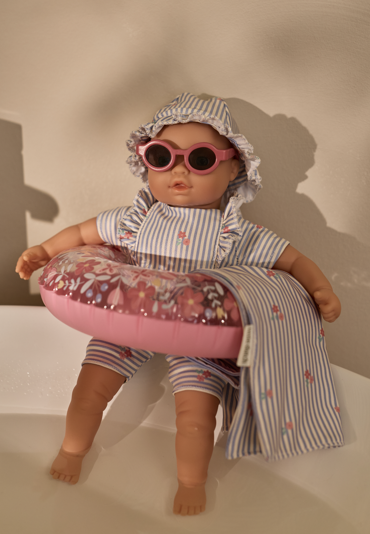 Poupée de plage Mara – Une adorable poupée de bain pour les aventures de l'été ☀️ LITTLE DUTCH