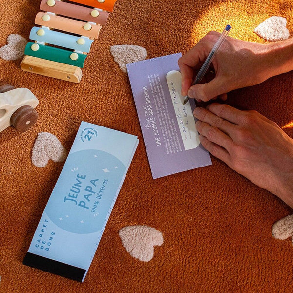 Carnet de bons naissance pour papa moments complices et cocooning