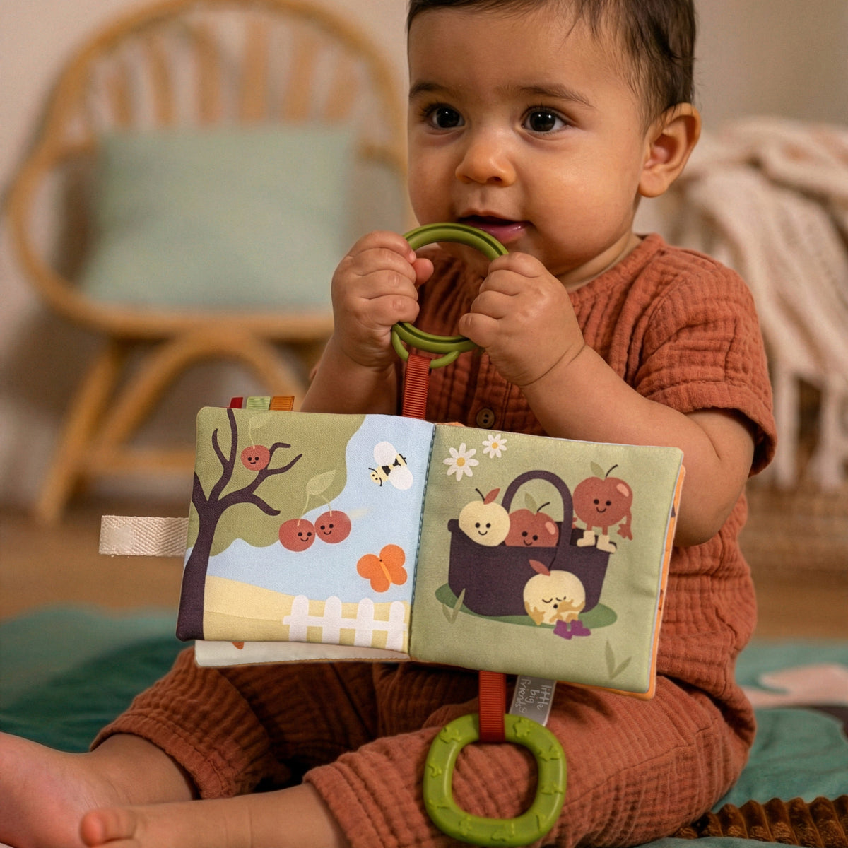 Livre d'éveil en tissu Potager – Un mini livre sensoriel à emporter partout 🌱🥕 LITTLE BIG FRIENDS