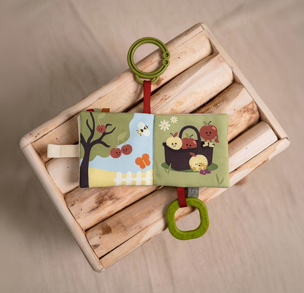 Livre d'éveil en tissu Potager – Un mini livre sensoriel à emporter partout 🌱🥕 LITTLE BIG FRIENDS