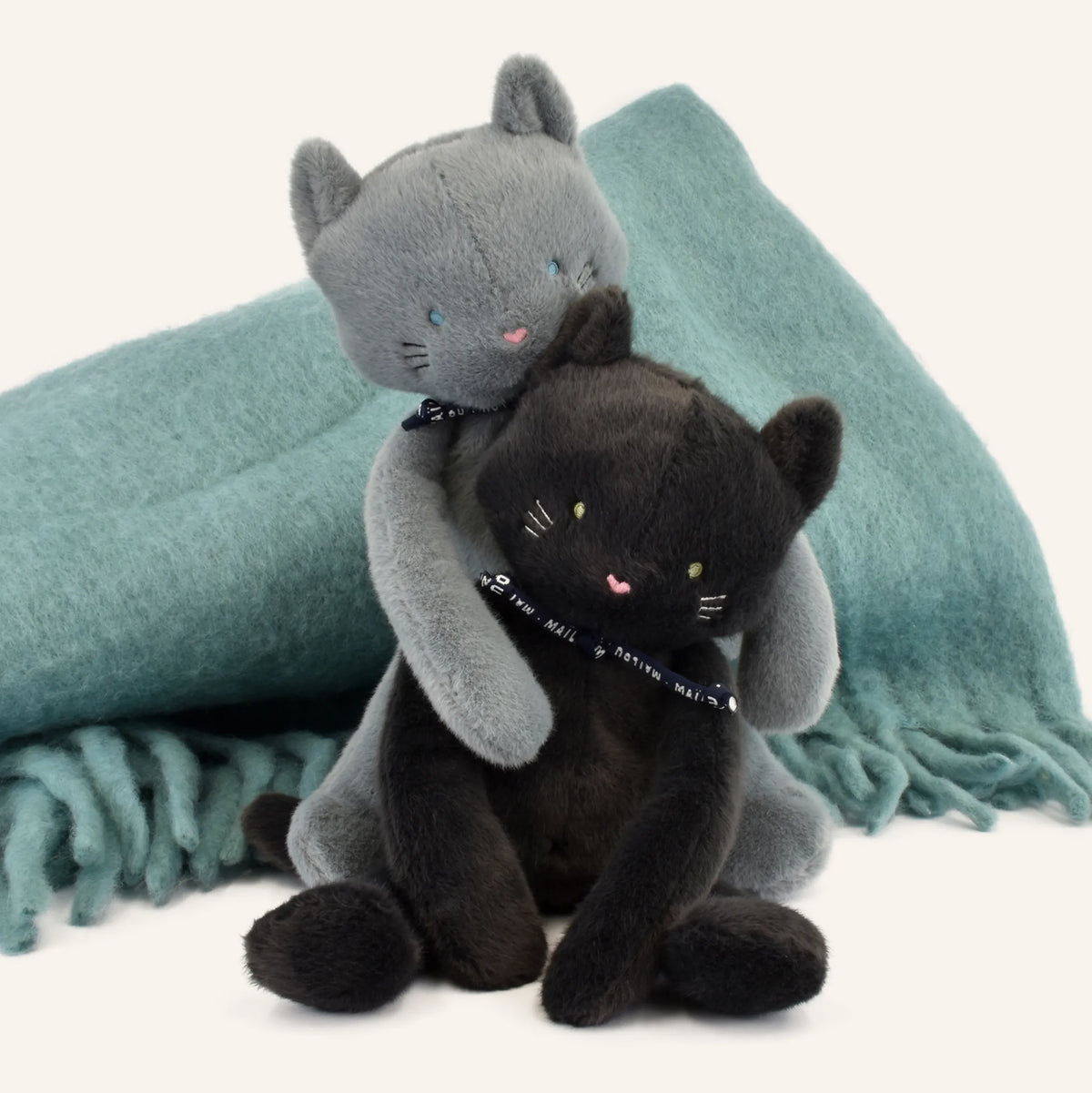 Peluche Chat Noir anthracite Méloé 37 ou 56 cm – Peluche artisanale made in France Maïlou
