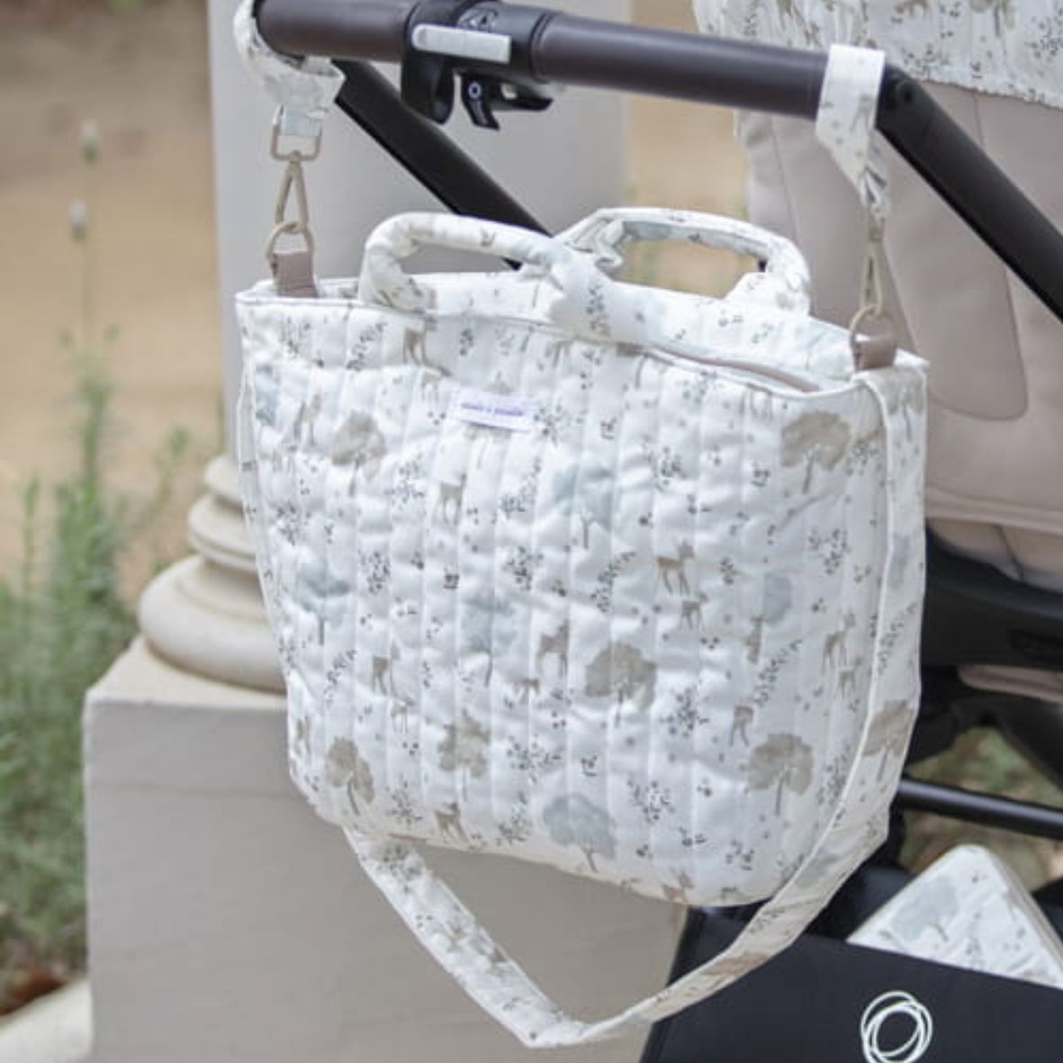Sac à langer Nara - Sac de maternité imperméable avec matelas à langer inclus