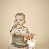 Peluche avec anneau de dentition silicone dès 3 mois. Apaise les gencives et réconforte bébé.