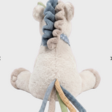 La peluche Lino 25 cm Noukie's est un adorable petit poney qui accompagne bébé dès la naissance. Avec sa fourrure ultra douce, sa crinière colorée, sa queue facile à attraper et son format parfaitement adapté aux petites mains, elle offre réconfort, sécurité et tendres câlins au quotidien. Peluche Lino 25 cm Noukie's dès la naissance, un adorable petit poney ultra doux qui accompagne bébé avec tendresse, réconfort et douceur.