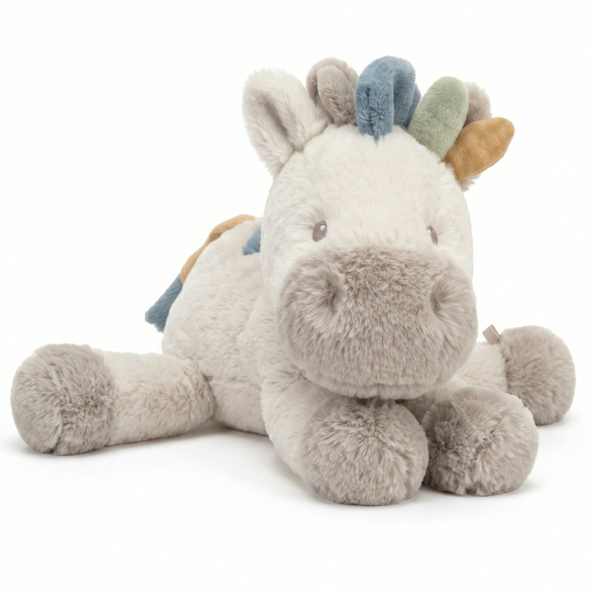 La peluche Lino 25 cm Noukie's est un adorable petit poney qui accompagne bébé dès la naissance. Avec sa fourrure ultra douce, sa crinière colorée, sa queue facile à attraper et son format parfaitement adapté aux petites mains, elle offre réconfort, sécurité et tendres câlins au quotidien. Peluche Lino 25 cm Noukie's dès la naissance, un adorable petit poney ultra doux qui accompagne bébé avec tendresse, réconfort et douceur.
