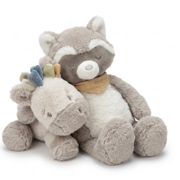 La peluche Lino 25 cm Noukie's est un adorable petit poney qui accompagne bébé dès la naissance. Avec sa fourrure ultra douce, sa crinière colorée, sa queue facile à attraper et son format parfaitement adapté aux petites mains, elle offre réconfort, sécurité et tendres câlins au quotidien. Peluche Lino 25 cm Noukie's dès la naissance, un adorable petit poney ultra doux qui accompagne bébé avec tendresse, réconfort et douceur.