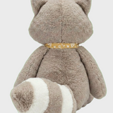 La peluche Raku 25 cm Noukie's est un adorable raton laveur qui accompagne bébé dès la naissance. Avec sa fourrure ultra douce, sa grande queue moelleuse, ses petites oreilles rondes et son bandana coloré, elle offre réconfort, sécurité et tendres câlins au quotidien. Peluche Raku 25 cm Noukie's dès la naissance, un adorable raton laveur ultra doux qui accompagne bébé avec tendresse, réconfort et douceur.