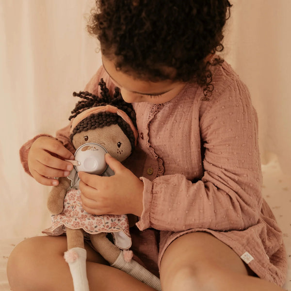 poupée en tissu 35 cm evi
poupée souple bébé 12 mois
poupée câlin enfant 1 an