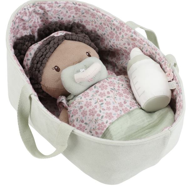 Poupon avec couffin et accessoires – Bébé Evi 12 mois+