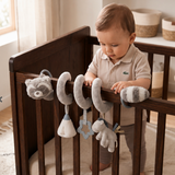 La spirale d'activités Raku Noukie's accompagne bébé dès la naissance dans toutes ses aventures. Facile à fixer sur un lit, un parc, une poussette ou un siège-auto, elle propose de nombreuses activités sensorielles comme un hochet, des clochettes, du papier bruissant et des textures variées pour stimuler l'éveil, la motricité fine et la curiosité de votre enfant.

Spirale d'activités Raku Noukie's dès la naissance avec hochet, clochettes, papier bruissant et textures sensorielles à fixer sur une poussette, 