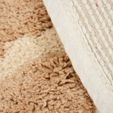 Tapis enfant girafe en coton bio : le choix idéal pour une chambre douce, confortable et pleine de charme.