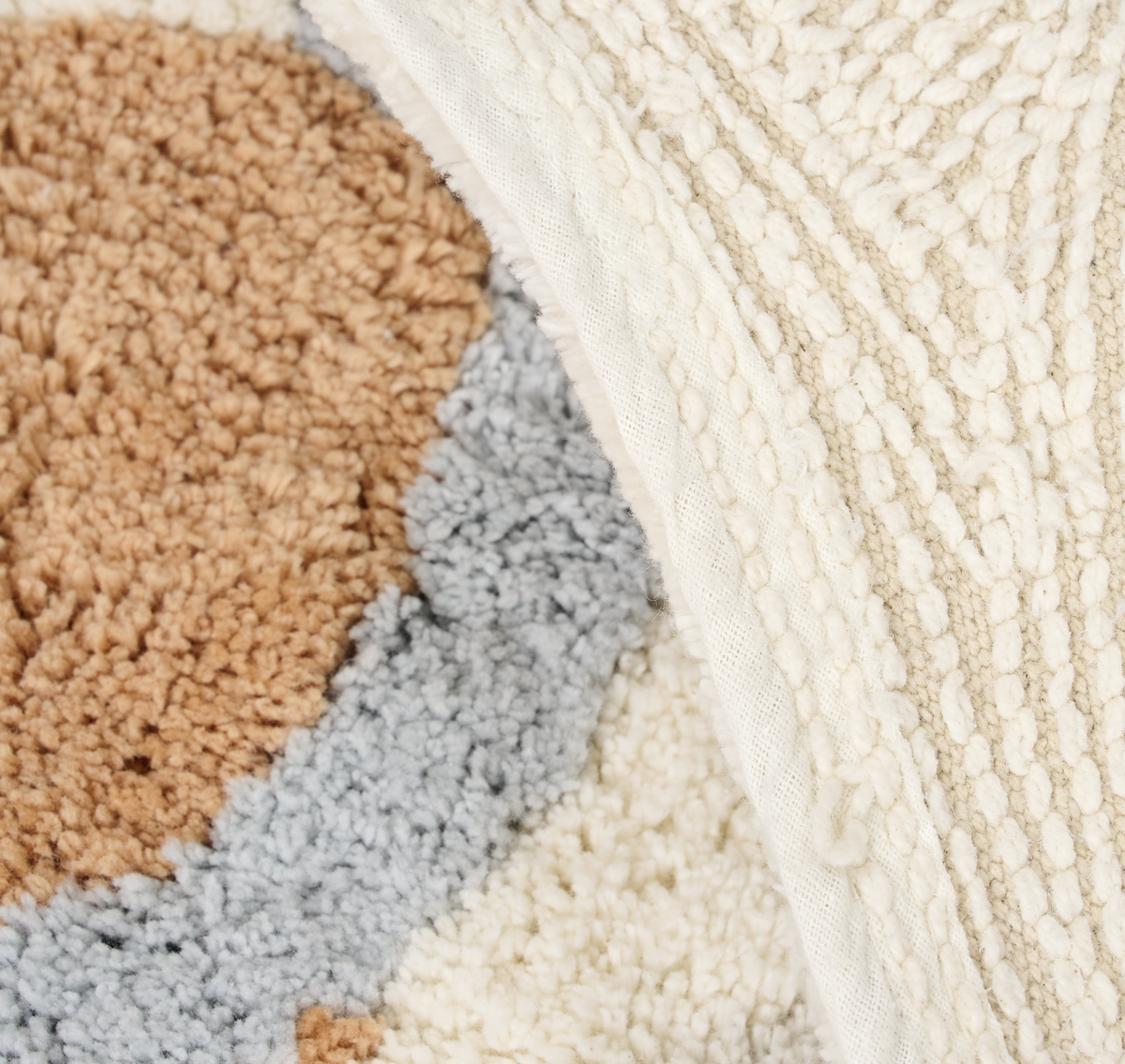 Tapis enfant éléphant en coton bio : l’élément parfait pour une chambre douce, chaleureuse et confortable.