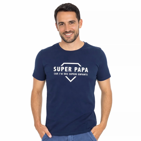 T-shirt bleu marine Super Papa car j’ai des supers enfants porté par un papa, idée cadeau pour la fête des pères