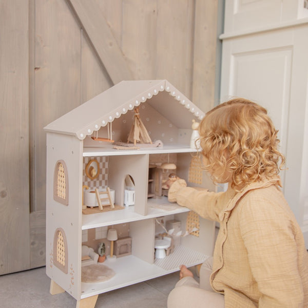 Maison de poupées en bois – Nougat avec accessoires et poupées