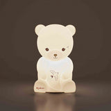 Veilleuse bébé en silicone souple 18 cm. 3 couleurs apaisantes, rechargeable USB et idéale dès la naissance.