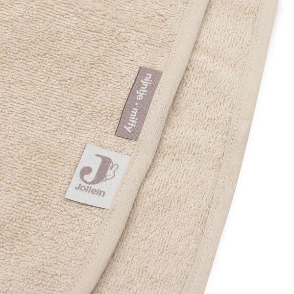 Poncho de bain bébé Miffy en éponge 100% coton. Idéal après le bain, la plage ou la piscine. Doux, absorbant et pratique.