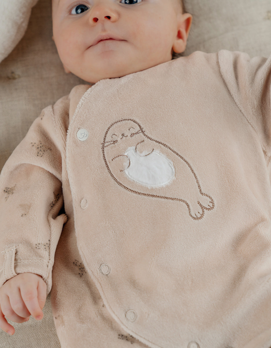 Pyjama bébé écru en velours avec broderie phoques NOUKIES