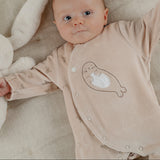 Pyjama bébé écru en velours avec broderie phoques NOUKIES