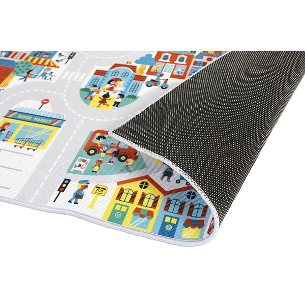 Découvrez le tapis de jeu Ville Cross Roads 🏙️. Un univers urbain plein de détails pour stimuler l’imagination et jouer avec ses petites voitures dès 2 ans !