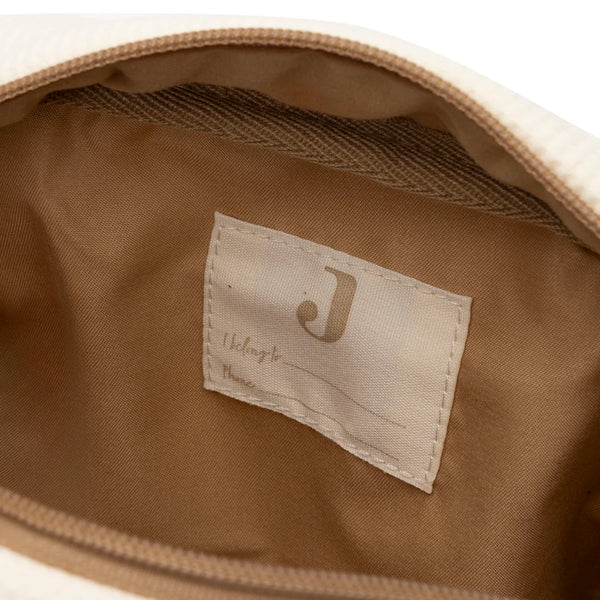 Découvrez la trousse de toilette bébé Mini Teddy Bear : pratique, compacte et polyvalente, idéale pour ranger les essentiels de bébé et maman lors des sorties et voyages.
