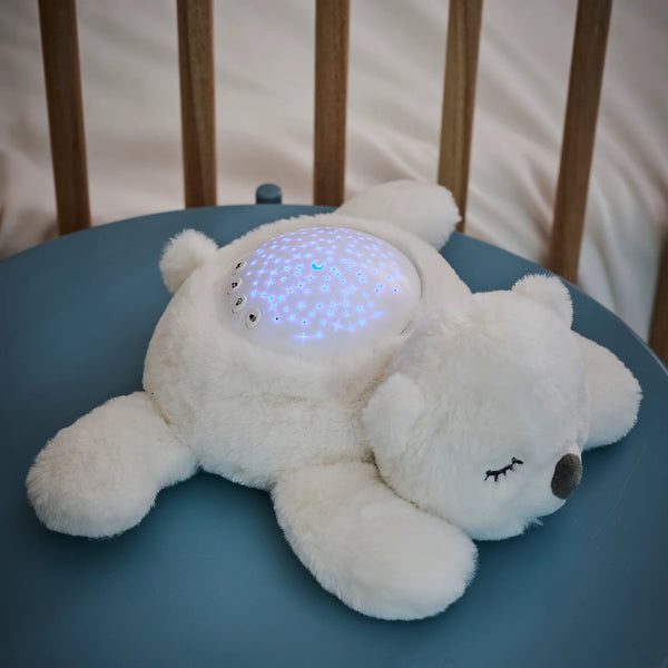 Veilleuse peluche ours polaire avec projection d’étoiles et sons apaisants. Timer 20 min, lumière douce et câline pour endormir bébé facilement.